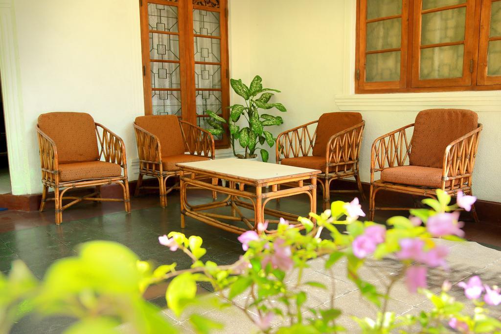 Holiday Nest Bed & Breakfast Wadduwa Exteriör bild