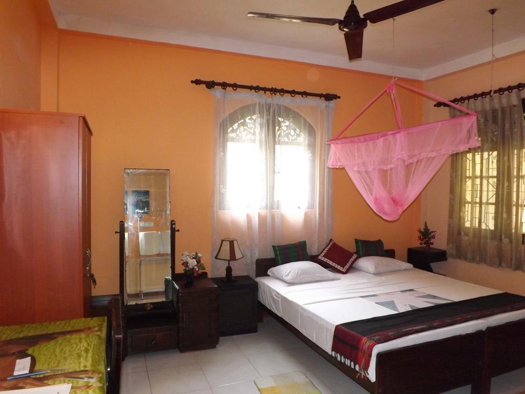 Holiday Nest Bed & Breakfast Wadduwa Rum bild