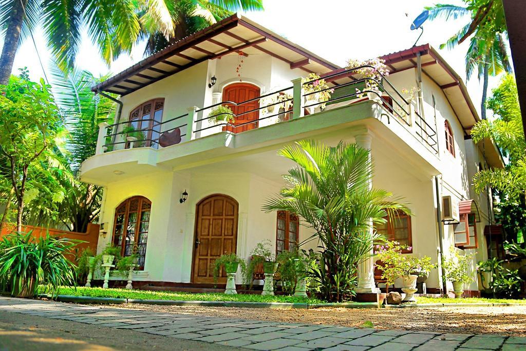 Holiday Nest Bed & Breakfast Wadduwa Exteriör bild