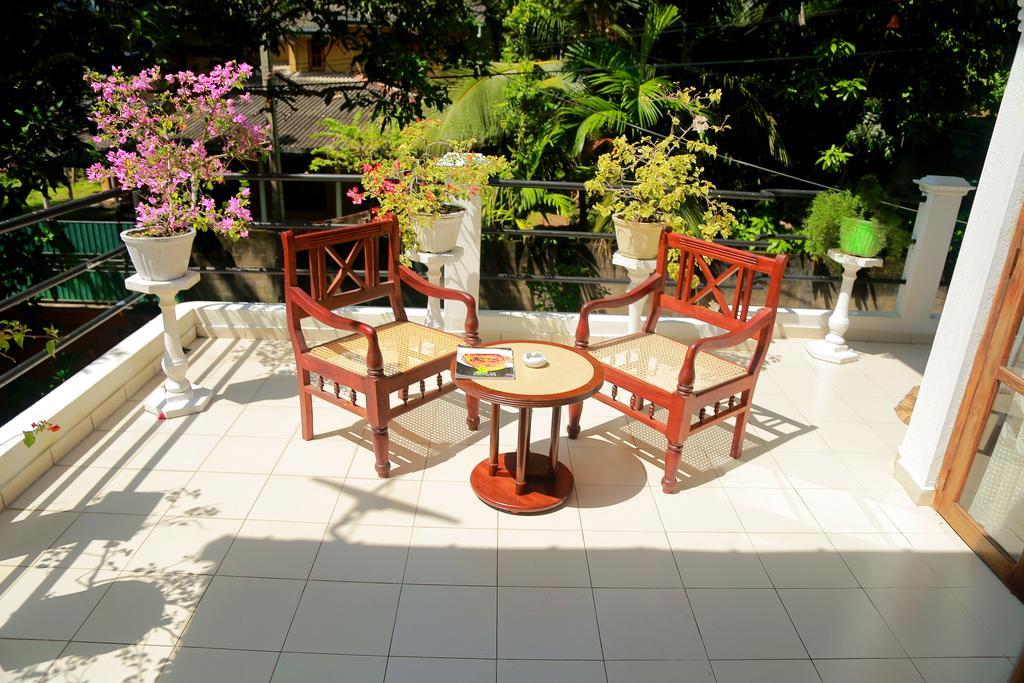 Holiday Nest Bed & Breakfast Wadduwa Exteriör bild