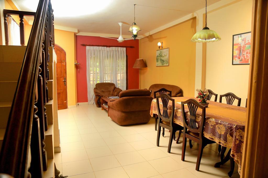 Holiday Nest Bed & Breakfast Wadduwa Exteriör bild