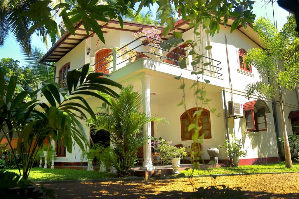 Holiday Nest Bed & Breakfast Wadduwa Exteriör bild
