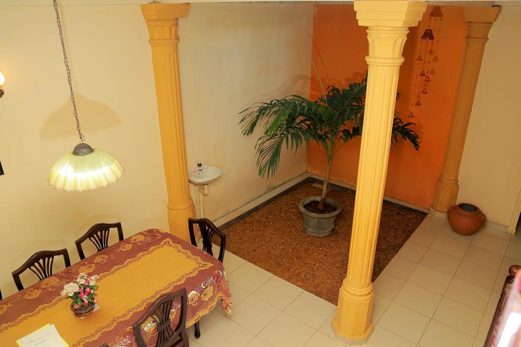 Holiday Nest Bed & Breakfast Wadduwa Exteriör bild