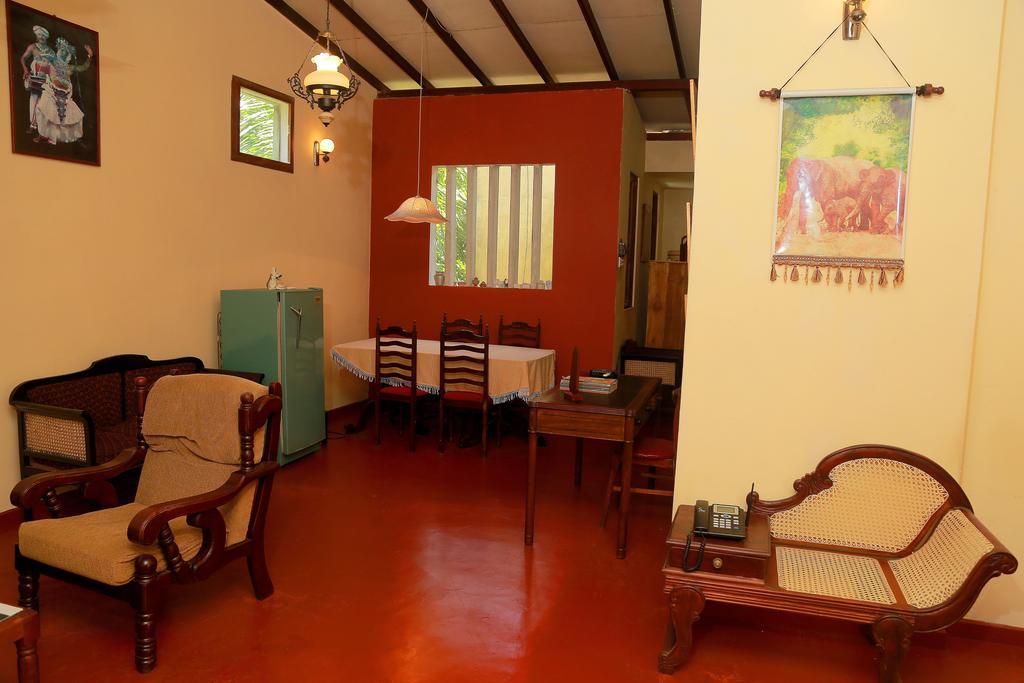 Holiday Nest Bed & Breakfast Wadduwa Exteriör bild